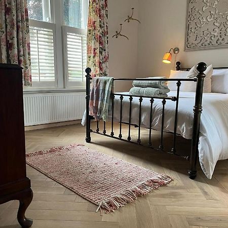 Private Apartment - 3 Bedrooms Харрогейт Экстерьер фото