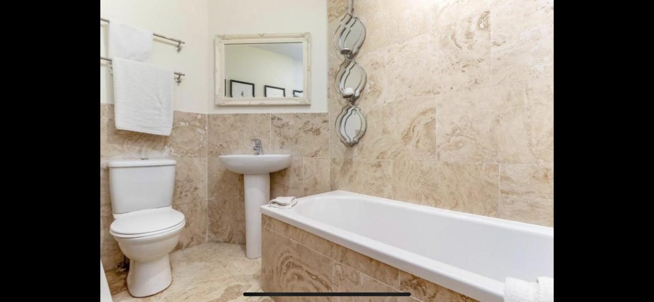 Private Apartment - 3 Bedrooms Харрогейт Экстерьер фото