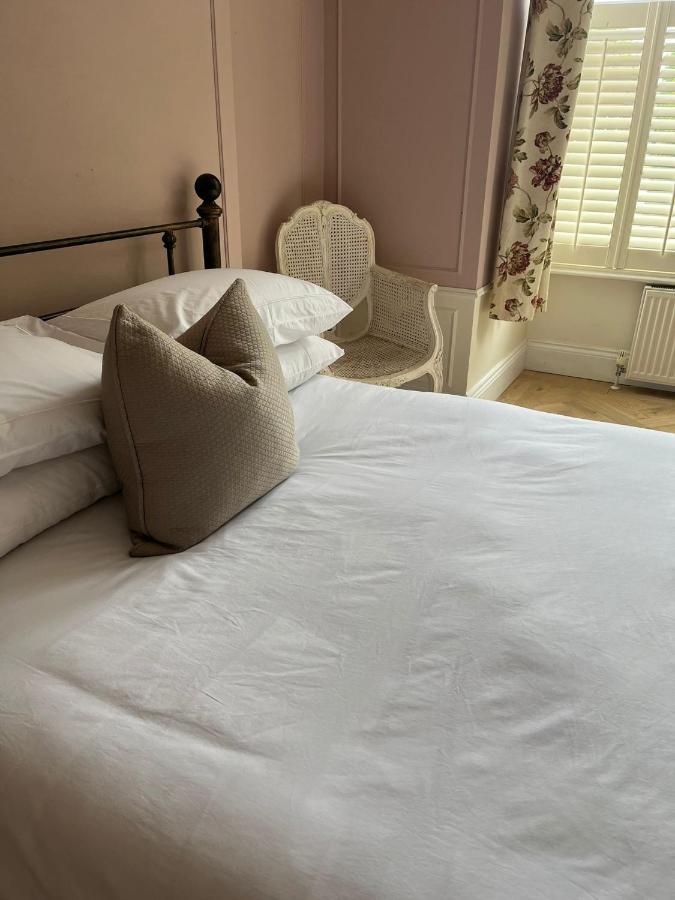 Private Apartment - 3 Bedrooms Харрогейт Экстерьер фото