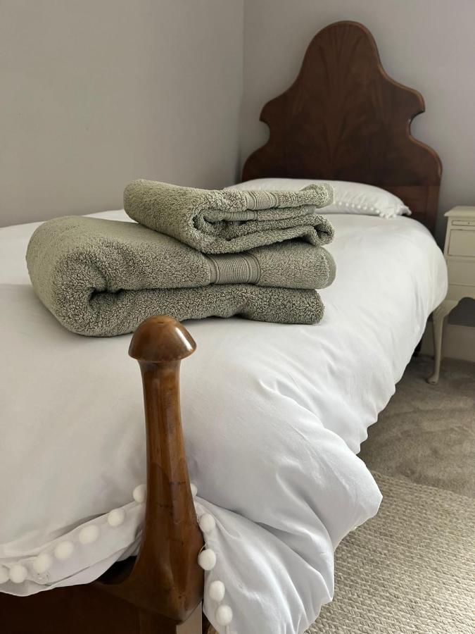 Private Apartment - 3 Bedrooms Харрогейт Экстерьер фото