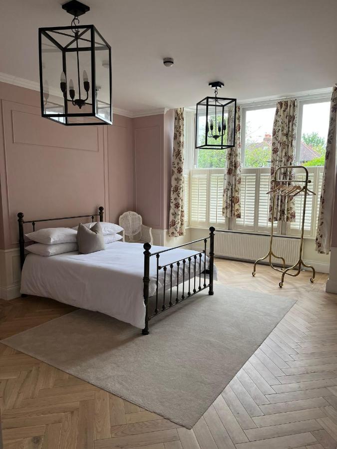 Private Apartment - 3 Bedrooms Харрогейт Экстерьер фото